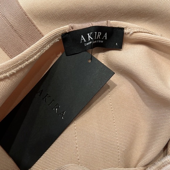 Akasia Set With Strap In Nude